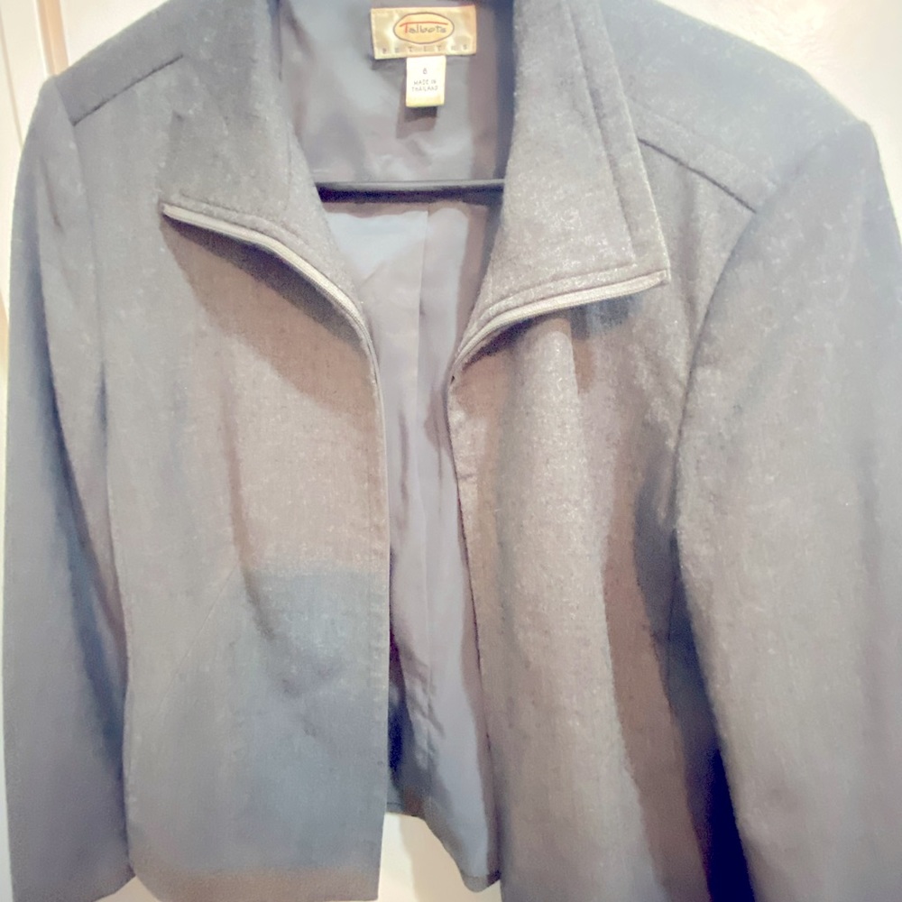 Grey Blazer with a short waist mid length leaves.